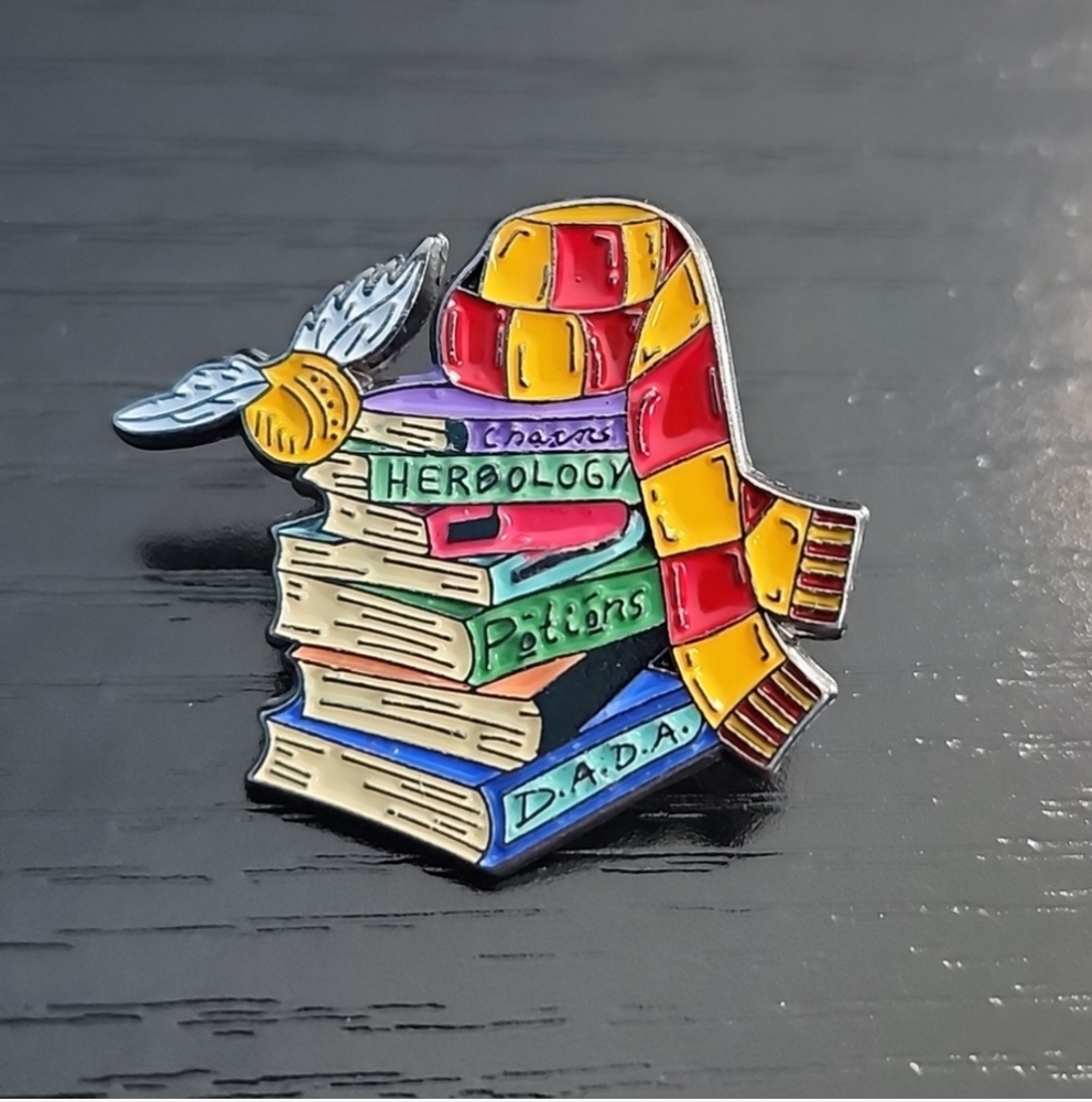 Harry Potter Hogwarts School Gryffindor Scarf & School Books Snitch Enamel Pin